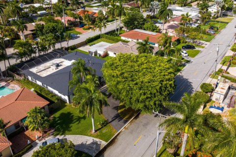 House in Hollywood, Florida 8 bedrooms, 355.35 sq.m. № 1862493 - photo 29