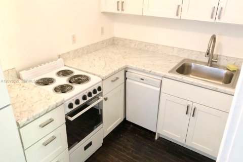 Condo in Coral Gables, Florida  № 2385281 - photo 6