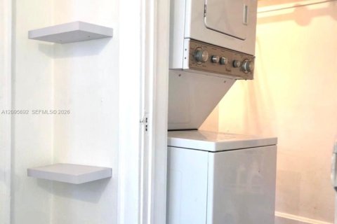 Condo in Coral Gables, Florida  № 2385281 - photo 8