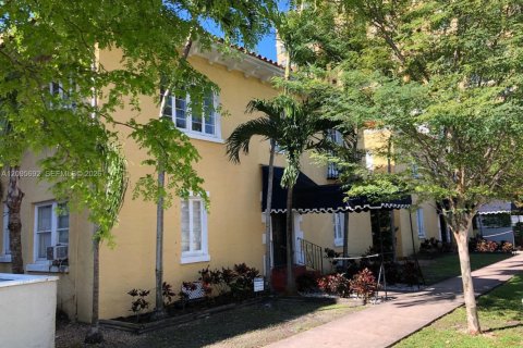 Studio in the Condo in Coral Gables, Florida  № 2385281