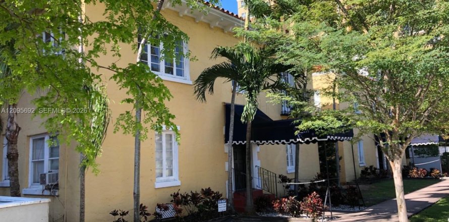 Studio in the Condo in Coral Gables, Florida  № 2385281