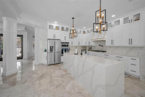 House in Trinity, Florida 4 bedrooms, 336.86 sq.m. № 1846445 - photo 23