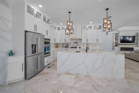 House in Trinity, Florida 4 bedrooms, 336.86 sq.m. № 1846445 - photo 22