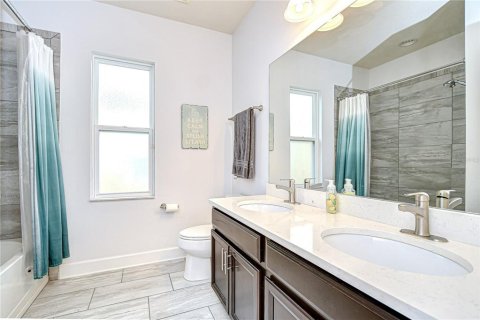 House in Fish Hawk, Florida 4 bedrooms, 239.13 sq.m. № 1914138 - photo 23
