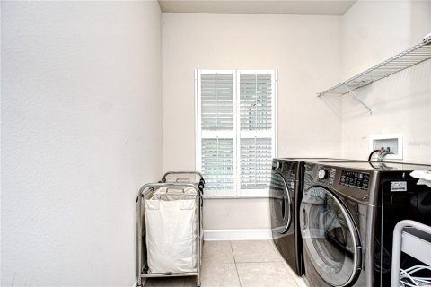 House in Fish Hawk, Florida 4 bedrooms, 239.13 sq.m. № 1914138 - photo 28
