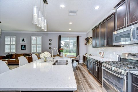 House in Fish Hawk, Florida 4 bedrooms, 239.13 sq.m. № 1914138 - photo 10