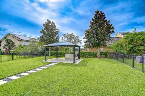 House in Fish Hawk, Florida 4 bedrooms, 239.13 sq.m. № 1914138 - photo 4