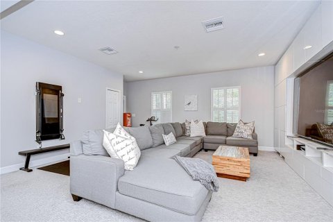 House in Fish Hawk, Florida 4 bedrooms, 239.13 sq.m. № 1914138 - photo 14
