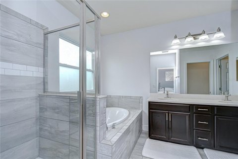 House in Fish Hawk, Florida 4 bedrooms, 239.13 sq.m. № 1914138 - photo 19