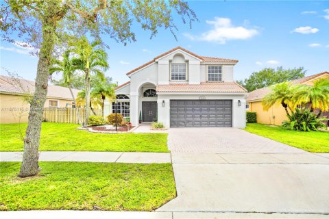 Villa ou maison à vendre à Pembroke Pines, Floride: 4 chambres, 217.3 m2 № 1921839 - photo 1