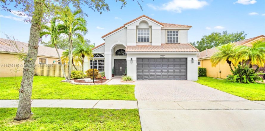 Villa ou maison à Pembroke Pines, Floride 4 chambres, 217.3 m2 № 1921839