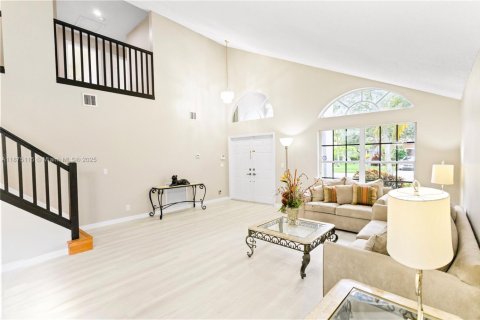 Villa ou maison à vendre à Pembroke Pines, Floride: 4 chambres, 217.3 m2 № 1921839 - photo 13