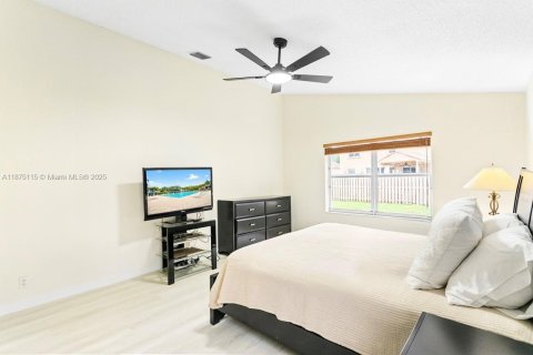 Villa ou maison à vendre à Pembroke Pines, Floride: 4 chambres, 217.3 m2 № 1921839 - photo 20