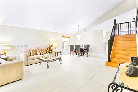 Villa ou maison à vendre à Pembroke Pines, Floride: 4 chambres, 217.3 m2 № 1921839 - photo 11