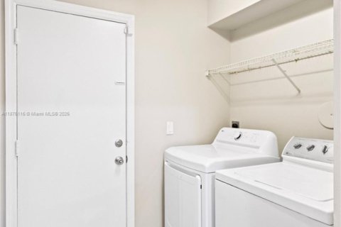 Villa ou maison à vendre à Pembroke Pines, Floride: 4 chambres, 217.3 m2 № 1921839 - photo 15