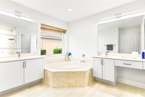 Villa ou maison à vendre à Pembroke Pines, Floride: 4 chambres, 217.3 m2 № 1921839 - photo 22