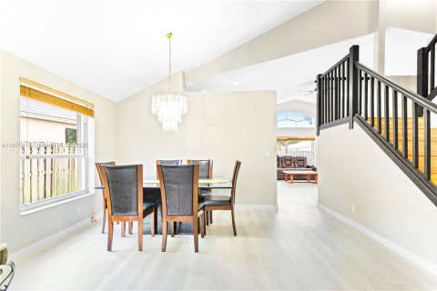 Villa ou maison à vendre à Pembroke Pines, Floride: 4 chambres, 217.3 m2 № 1921839 - photo 14