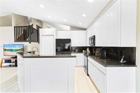 Villa ou maison à vendre à Pembroke Pines, Floride: 4 chambres, 217.3 m2 № 1921839 - photo 9