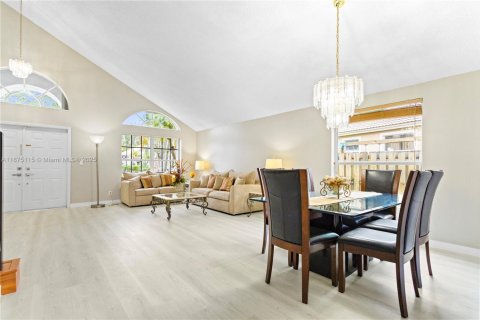 Villa ou maison à vendre à Pembroke Pines, Floride: 4 chambres, 217.3 m2 № 1921839 - photo 12