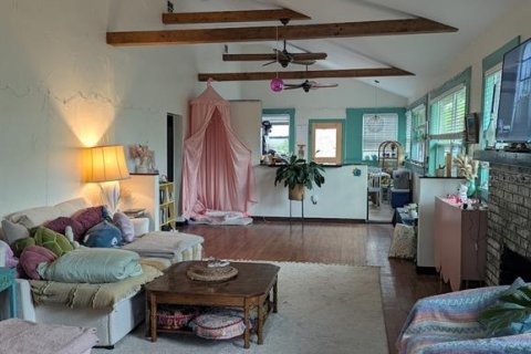 Commercial property in Saint Petersburg, Florida 4 bedrooms, 186.64 sq.m. № 1740778 - photo 3