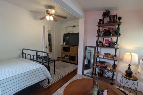 Commercial property in Saint Petersburg, Florida 4 bedrooms, 186.64 sq.m. № 1740778 - photo 22