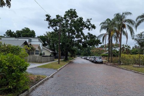 Commercial property in Saint Petersburg, Florida 4 bedrooms, 186.64 sq.m. № 1740778 - photo 30