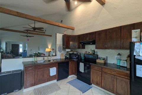 Commercial property in Saint Petersburg, Florida 4 bedrooms, 186.64 sq.m. № 1740778 - photo 7