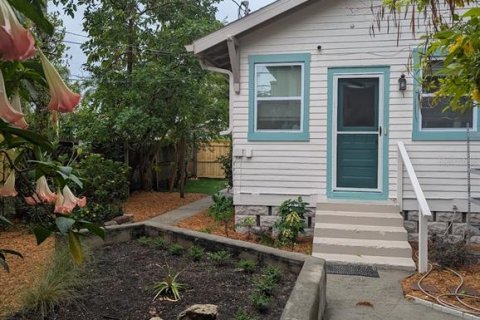 Commercial property in Saint Petersburg, Florida 4 bedrooms, 186.64 sq.m. № 1740778 - photo 25