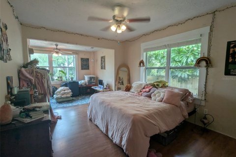 Commercial property in Saint Petersburg, Florida 4 bedrooms, 186.64 sq.m. № 1740778 - photo 9