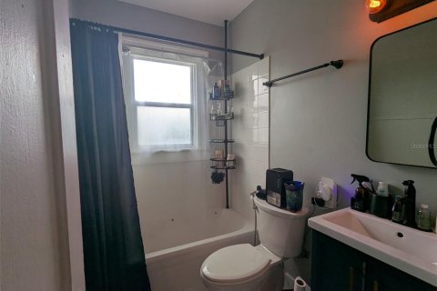 Commercial property in Saint Petersburg, Florida 4 bedrooms, 186.64 sq.m. № 1740778 - photo 18