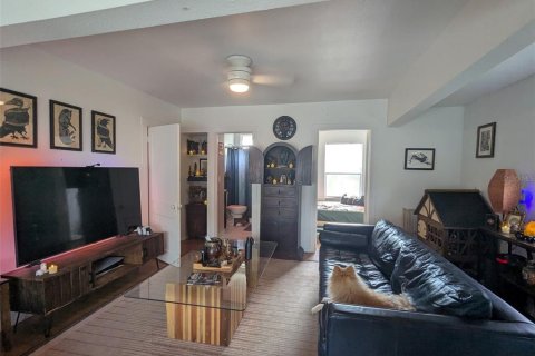 Commercial property in Saint Petersburg, Florida 4 bedrooms, 186.64 sq.m. № 1740778 - photo 15