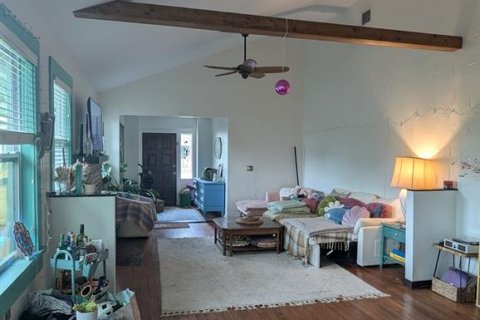 Commercial property in Saint Petersburg, Florida 4 bedrooms, 186.64 sq.m. № 1740778 - photo 13