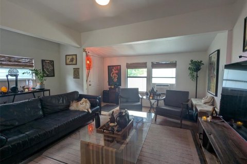 Commercial property in Saint Petersburg, Florida 4 bedrooms, 186.64 sq.m. № 1740778 - photo 14