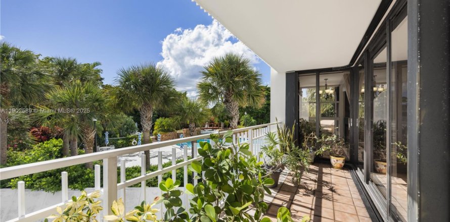 Condominio en Miami, Florida, 3 dormitorios № 1954963