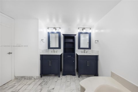 Condominio en venta en Miami, Florida, 3 dormitorios, 136.47 m2 № 1954963 - foto 10