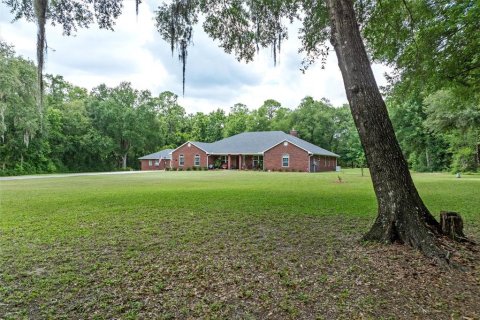 House in Elkton, Florida 4 bedrooms, 307.04 sq.m. № 1828354 - photo 1