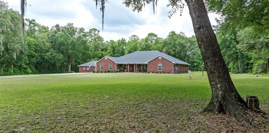 House in Elkton, Florida 4 bedrooms, 307.04 sq.m. № 1828354