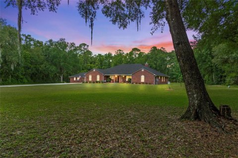 House in Elkton, Florida 4 bedrooms, 307.04 sq.m. № 1828354 - photo 2