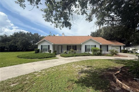 Villa ou maison à louer à Lakeland, Floride: 4 chambres, 176.51 m2 № 1894540 - photo 1