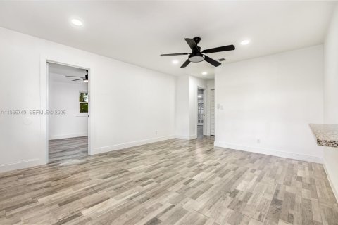 Купить виллу или дом в Сарасота, Флорида 3 спальни, 117.71м2, № 2028969 - фото 12