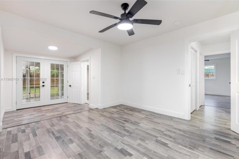 Купить виллу или дом в Сарасота, Флорида 3 спальни, 117.71м2, № 2028969 - фото 11