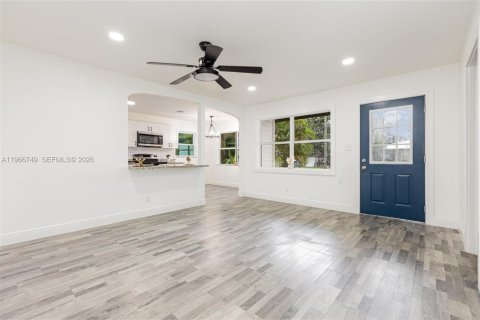 Купить виллу или дом в Сарасота, Флорида 3 спальни, 117.71м2, № 2028969 - фото 8