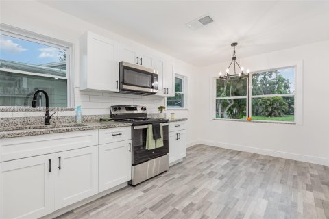 Купить виллу или дом в Сарасота, Флорида 3 спальни, 117.71м2, № 2028969 - фото 17