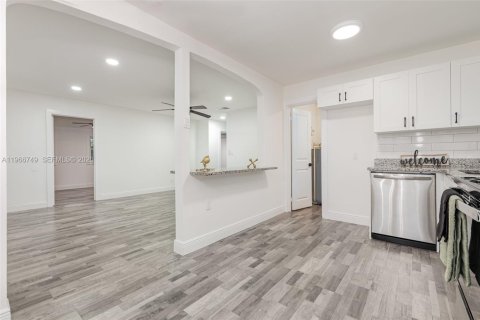 Купить виллу или дом в Сарасота, Флорида 3 спальни, 117.71м2, № 2028969 - фото 14