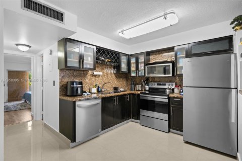 Купить кондоминиум в Майами-Бич, Флорида 1 спальня, 63.17м2, № 2020865 - фото 3