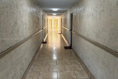 Снять в аренду кондоминиум в Лодерхилл, Флорида 2 спальни, 95.88м2, № 2005369 - фото 13