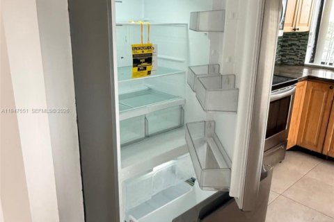 Снять в аренду кондоминиум в Лодерхилл, Флорида 2 спальни, 95.88м2, № 2005369 - фото 3