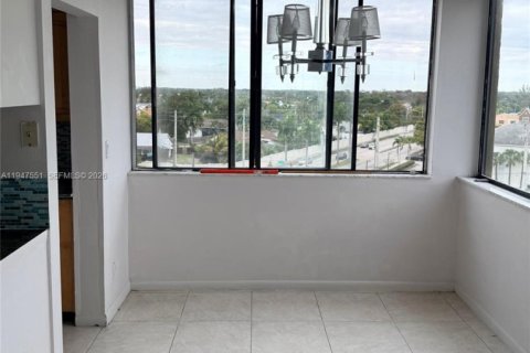 Снять в аренду кондоминиум в Лодерхилл, Флорида 2 спальни, 95.88м2, № 2005369 - фото 5