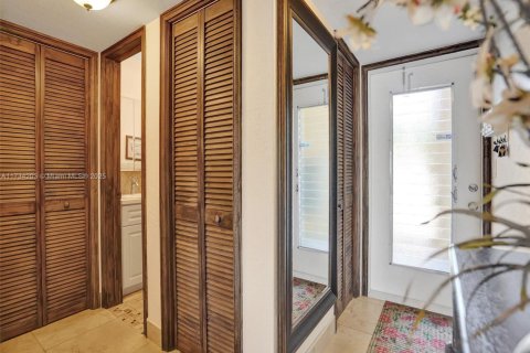 Condominio en venta en Hallandale Beach, Florida, 1 dormitorio, 82.68 m2 № 2186227 - foto 25