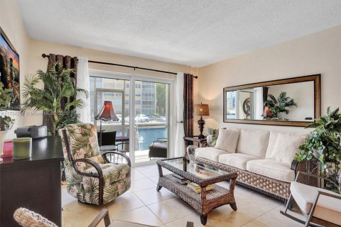 Condominio en venta en Hallandale Beach, Florida, 1 dormitorio, 82.68 m2 № 2186227 - foto 5